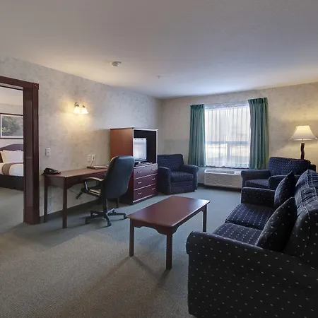 Ramada By Wyndham Nisku Edmonton Airport-3